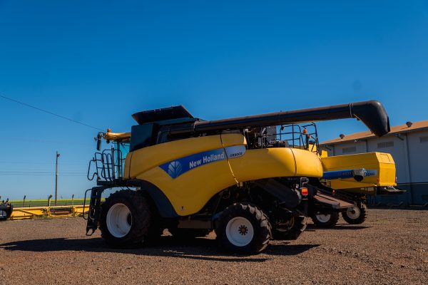 COSECHADORA NEW HOLLAND CR9060 2WD
