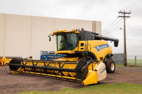 COSECHADORA NEW HOLLAND CR5.85