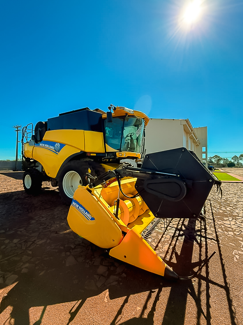 COSECHADORA NEW HOLLAND CR5.85 - Imagen 2