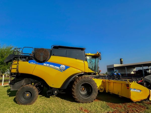 Cosechadora New Holland CR6080