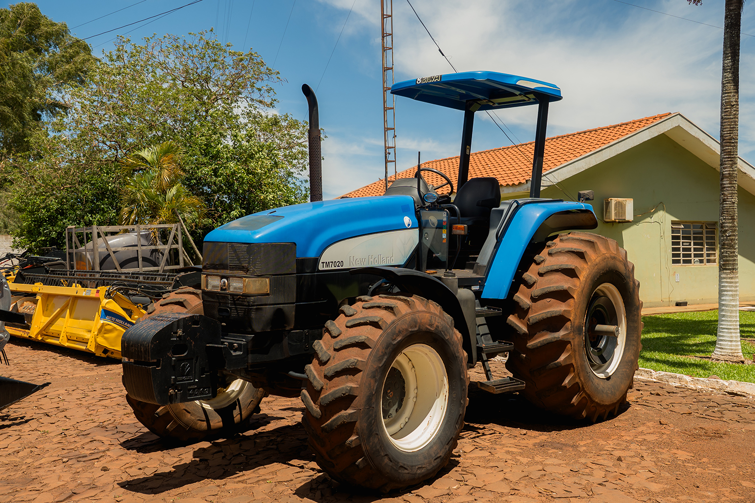 Tractor New Holland TM7020