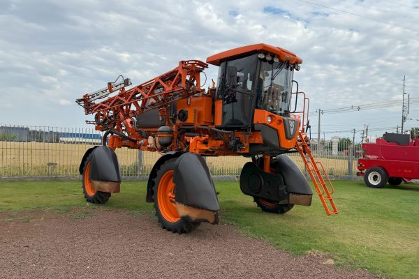 Pulverizador Jacto 2530