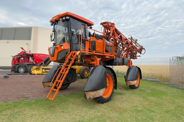 Pulverizador Jacto 2530 - Imagen 2
