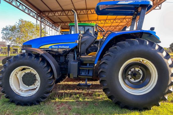 Tractor New Holland TM150